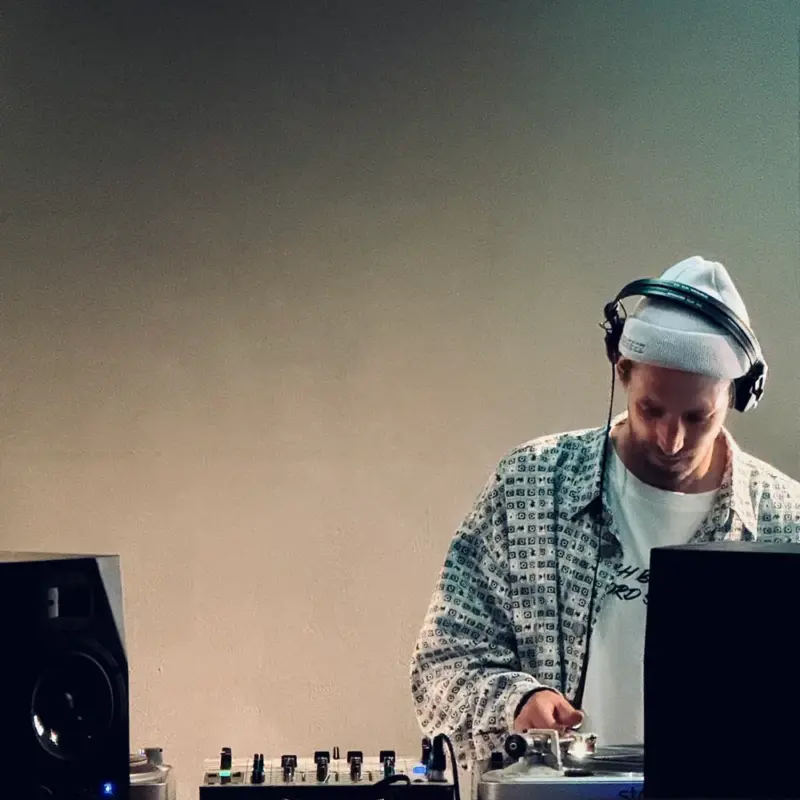 dj-playing-music-turntables