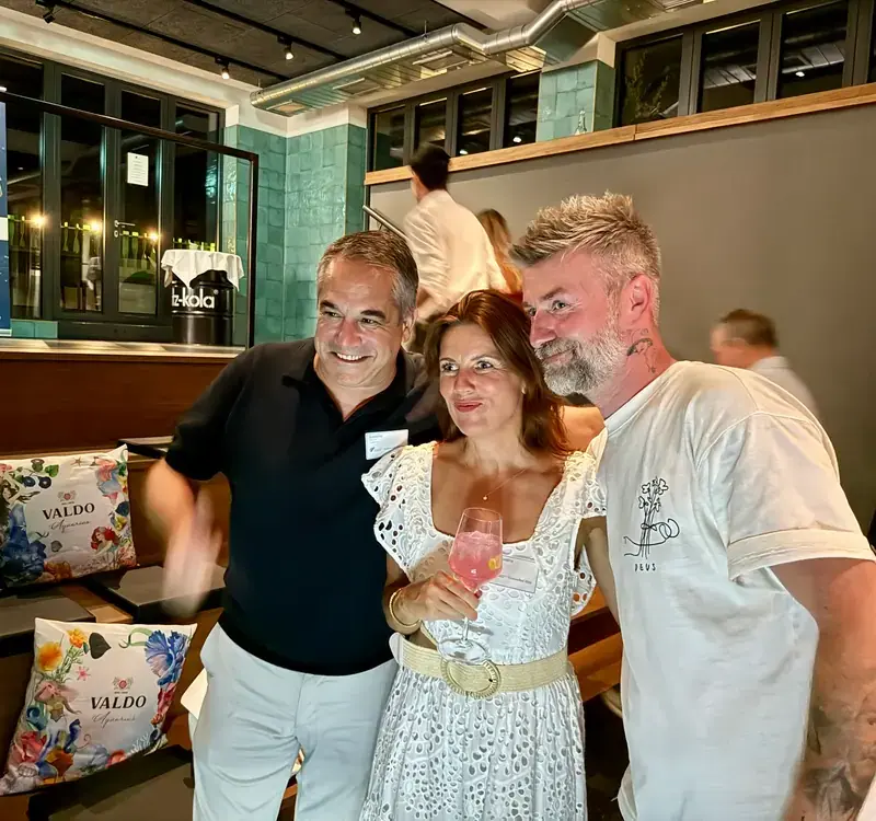 friends-at-bar-event