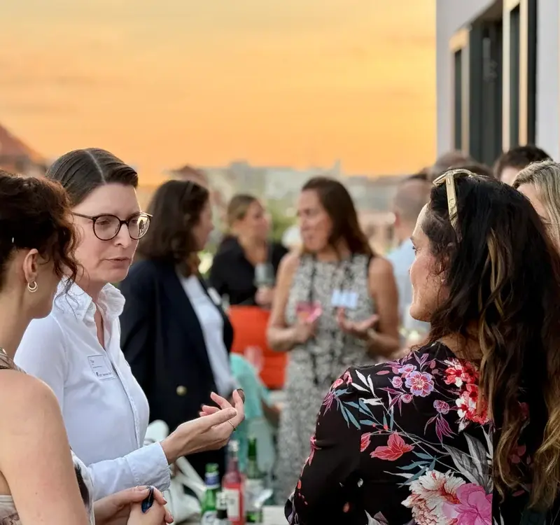 networking-event-sunset-conversation