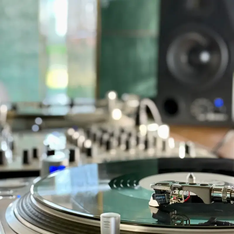 turntable-vinyl-records-music