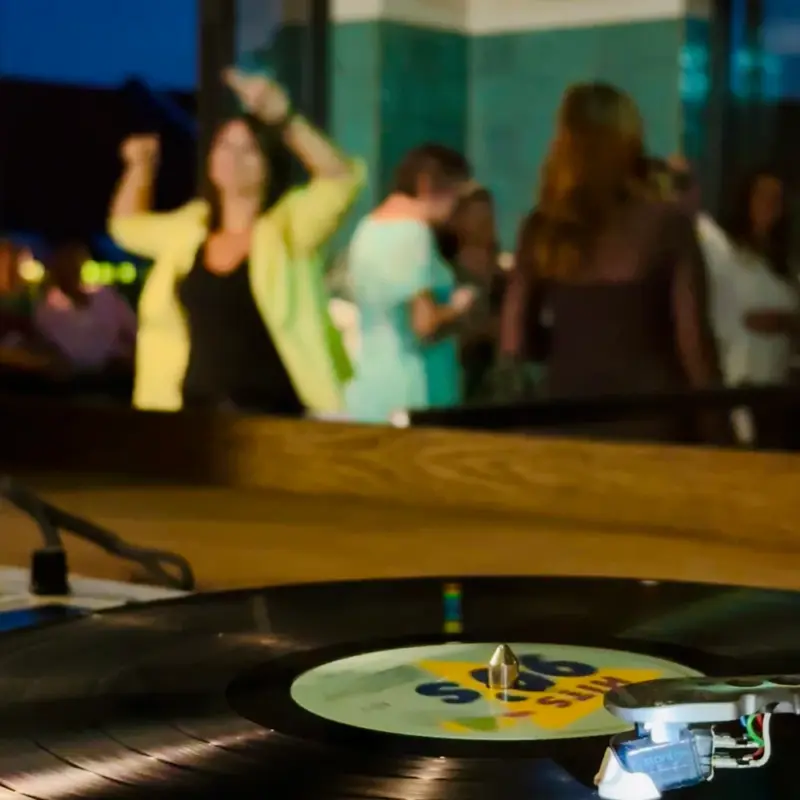 vinyl-record-party-dancing